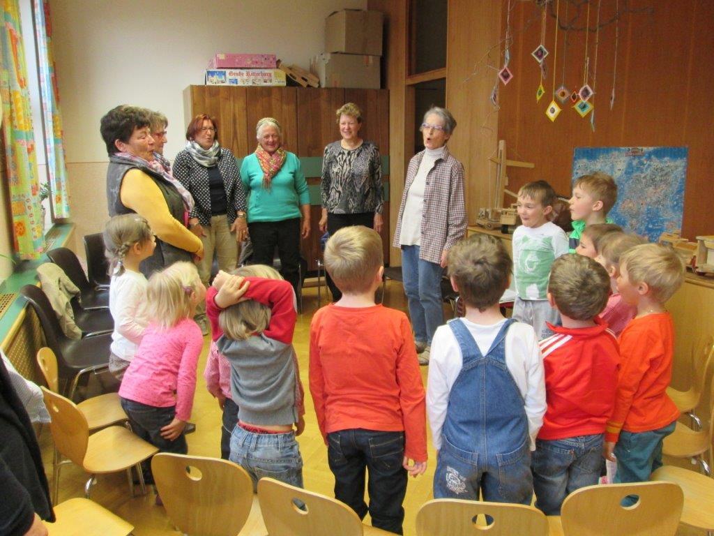 Besuch von Fr. Krug im Kindergarten 2015